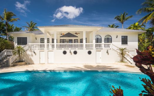 Luxury 5 bed villa plus guest house