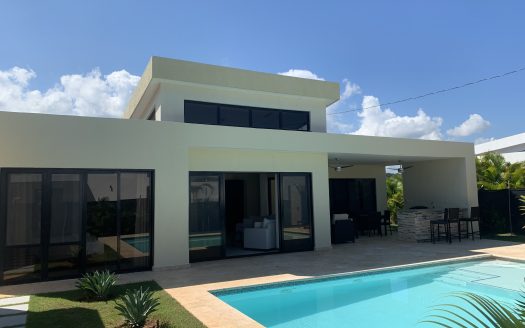 New 2 Bed 2.5 Bath Villa
